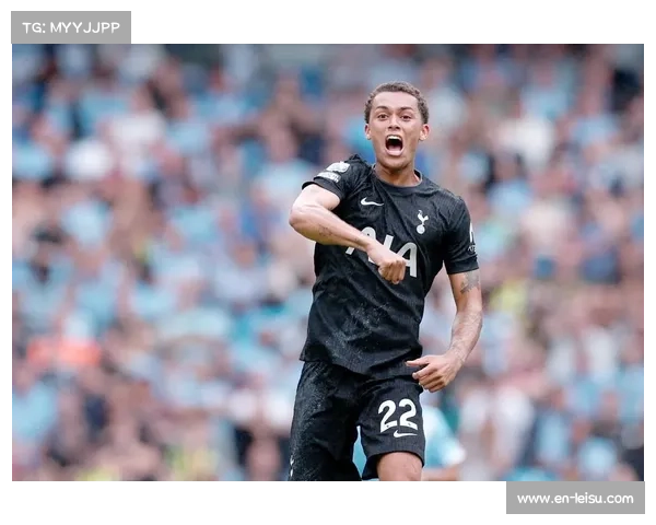 英超新赛季首轮 阿森纳5-0大胜利兹联暂时登顶榜首